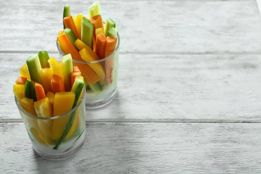 Gözlük tablo taze sebze ile. Diyet gıda