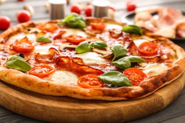 Tablo, closeup lezzetli pizza