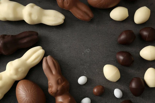 Chocolate Easter Eggs Bunnies Grey Background — Stock Photo, Image