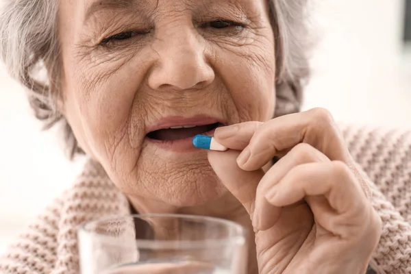 Elderly Woman Taking Pill Closeup — Stock Photo, Image