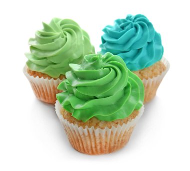 Beyaz arkaplanda renkli kekler