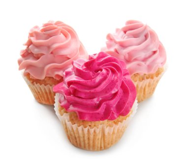 Beyaz arkaplanda renkli kekler