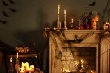 Cadılar Bayramı partisi için dekore edilmiş oda iç