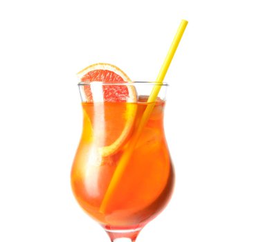 Beyaz zemin üzerine lezzetli kokteyl