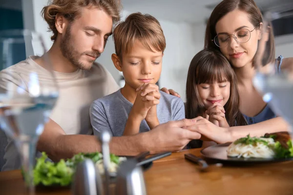 Family Praying Meal Home — Stock Photo, Image