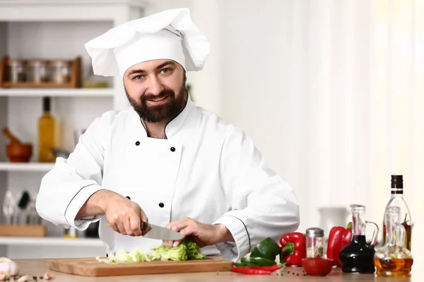 Cozinha Masculina Chef Cozinha — Fotografia de Stock