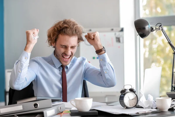 Feliz Hombre Negocios Terminando Trabajo Tiempo — Foto de Stock