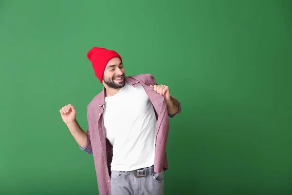 Schöner Junger Mann Tanzt Auf Farbigem Hintergrund — Stockfoto
