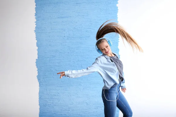 Beautiful Young Woman Dancing Color Wall — Stock Photo, Image