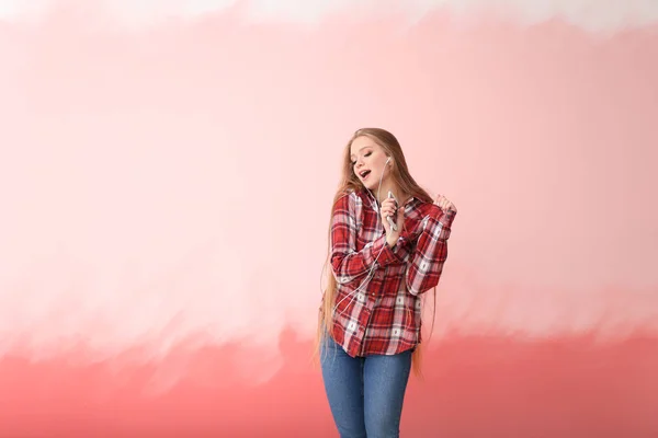 Mooie Jonge Vrouw Dansen Kleur Achtergrond — Stockfoto