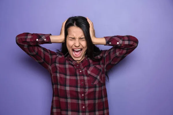 Screaming Young Woman Color Background — Stock Photo, Image