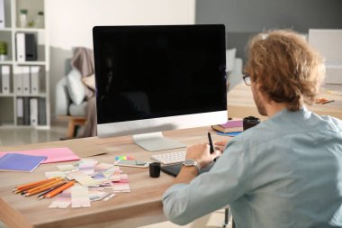 Genç tasarımcı Studio çalışma