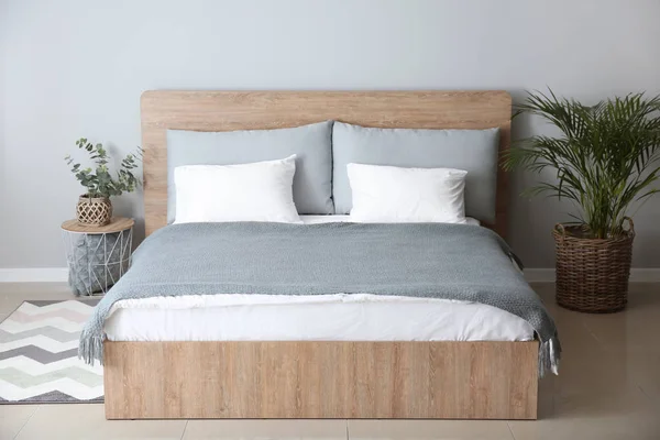 Groot Bed Interieur Van Kamer — Stockfoto