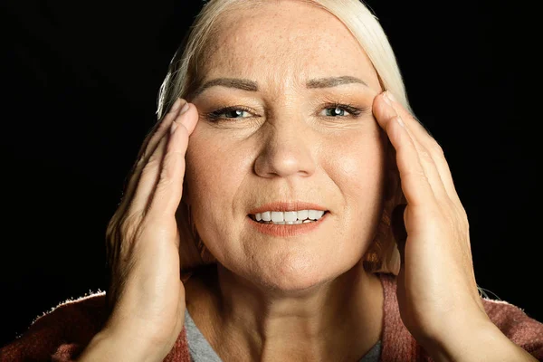 Portrait Beautiful Mature Woman Dark Background — Stock Photo, Image