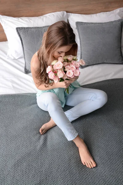 Beautiful Young Woman Bouquet Flowers Home — Stock Photo, Image