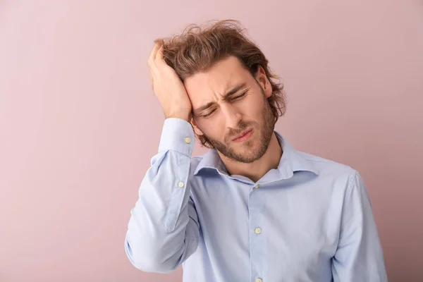 Young Man Suffering Headache Color Background — Stock Photo, Image