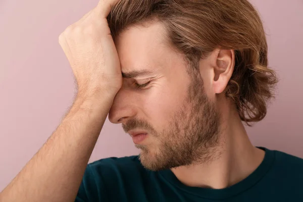 Young Man Suffering Headache Color Background — Stock Photo, Image