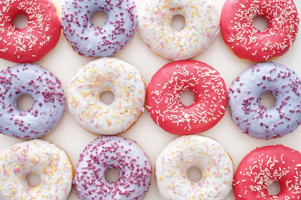 Donuts Saborosos Fundo Branco — Fotografia de Stock