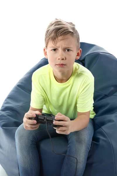 Emotionele Jongen Afspelen Van Video Game Witte Achtergrond — Stockfoto