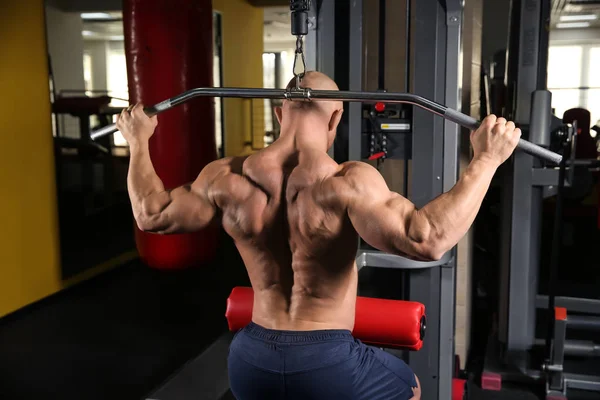 Musclé Homme Formation Dans Salle Gym — Photo