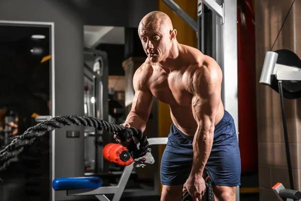 Muscular Man Training Gym — Stock Photo, Image