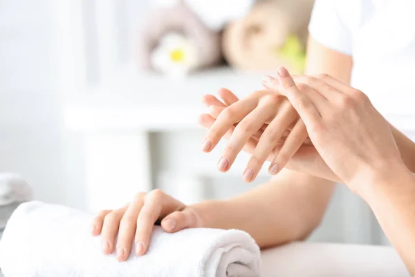 Young Woman Getting Massage Hands Beauty Salon — Stock Photo, Image