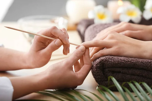 Young Woman Undergoing Spa Manicure Treatment Beauty Salon — Stock Photo, Image