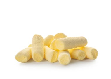 Beyaz arka planda lezzetli marşmelovlar