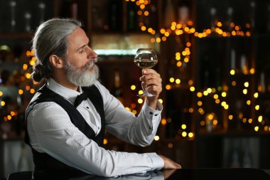 Komuta sizde şarap içme çubuk