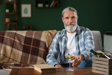 Komuta sizde, evde şarap içme