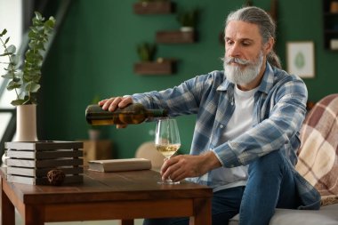 Komuta sizde, evde şarap içme