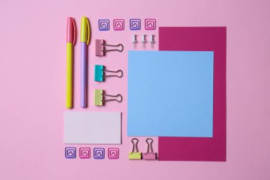 Renk arka plan üzerinde marka için öğeler kümesi.