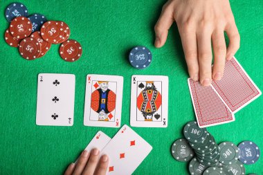Tablo Casino Poker oynayan insanlar