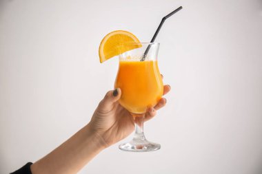 El ile cam açık renkli üzerinde lezzetli güler yüzlü