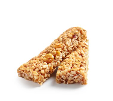 Beyaz zemin üzerine lezzetli granola barlar