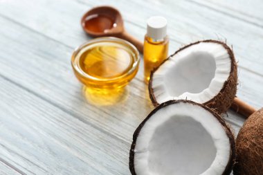 Ahşap zemin üzerinde hindistan cevizi yağı olan kompozisyon