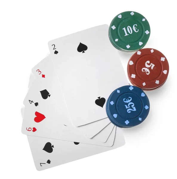 Chips Com Cartões Para Jogo Poker Fundo Branco — Fotografia de Stock