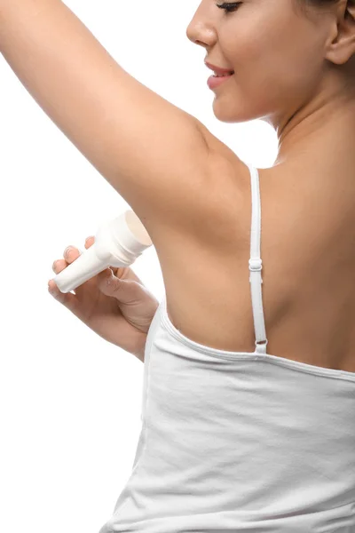 Jeune Femme Utilisant Déodorant Sur Fond Blanc — Photo