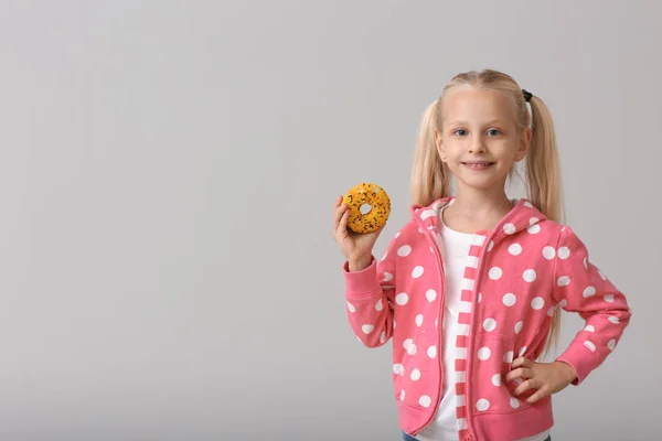 Cute Little Girl Donut Light Background — Stock Photo, Image