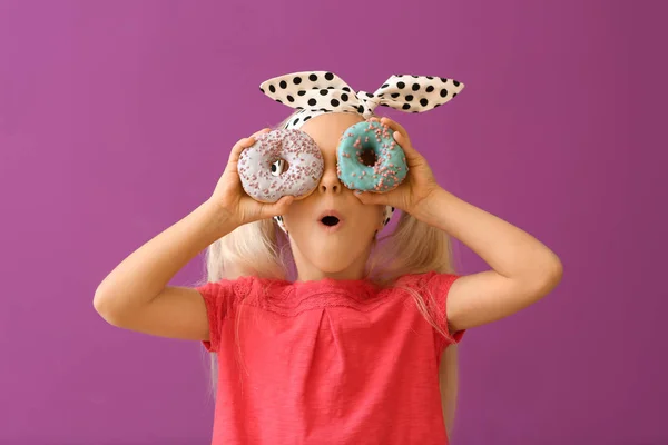 Cute Little Girl Donuts Color Background — Stock Photo, Image