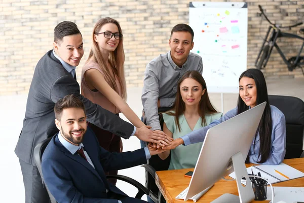 Young People Putting Hands Together Office — Stock Photo, Image