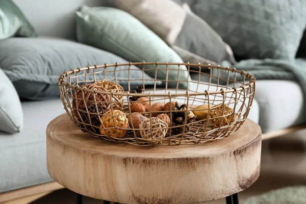 Golden Basket Decor Wooden Table Room — Stock Photo, Image