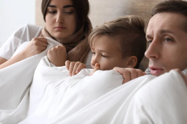 Familjen Sjuk Influensa Hemma — Stockfoto