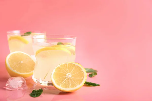 Glasses Tasty Cold Lemonade Color Background — Stock Photo, Image