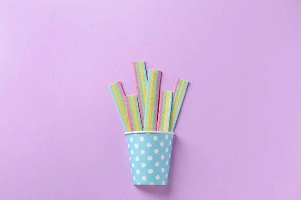 Cup Tasty Chewy Candies Color Background — Stock Photo, Image