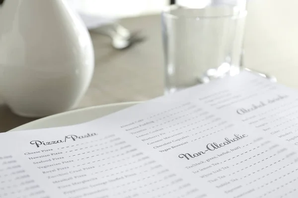 Menù Sul Tavolo Nel Ristorante Primo Piano — Foto Stock