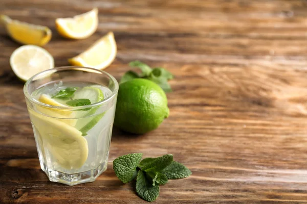 Glass Fresh Lemonade Wooden Background — Stock Photo, Image