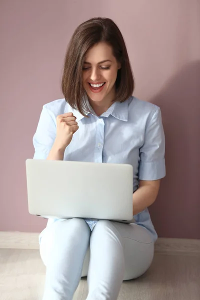 Happy Young Woman Laptop Sitting Color Wall — Stock Photo, Image
