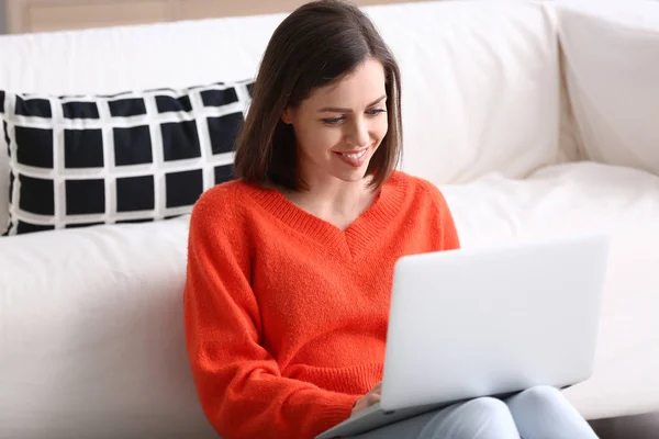 Young Woman Working Laptop Home — Stock Photo, Image