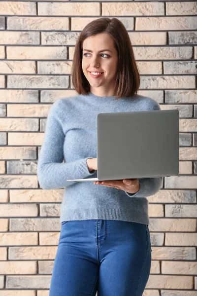 Young Woman Laptop Brick Wall — Stock Photo, Image